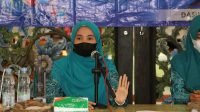 Ketua TP-PKK Sumemep, Nia Kurnia Fauzi saat menyampaikan sosialisasi bahaya penyalahgunaan narkoba di pendopo Kecamatan Dasuk (Dok. Prokopim Pemkab Sumenep).