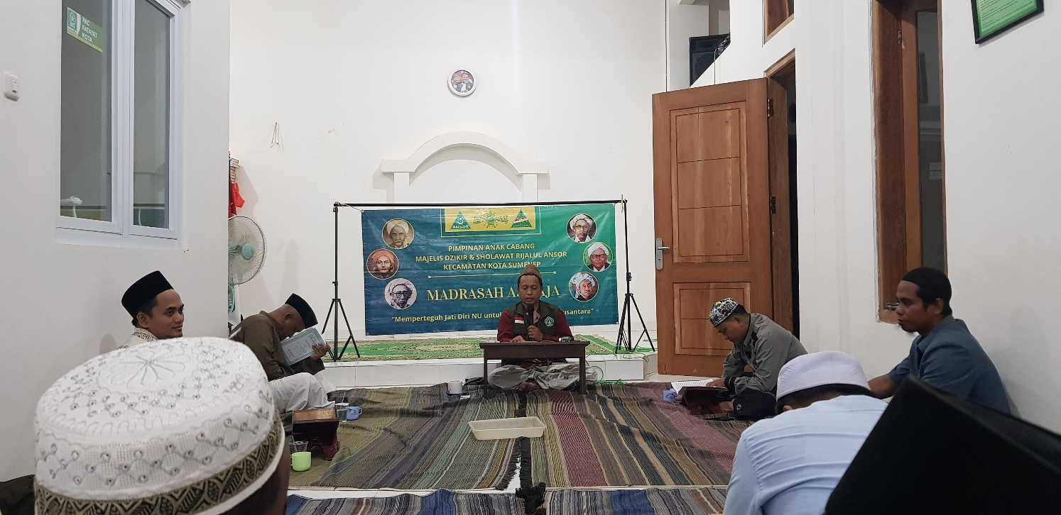 Pengajian kitab Ahlal Musamarah oleh PAC MDS RA Kecamatan Kota Sumenep.