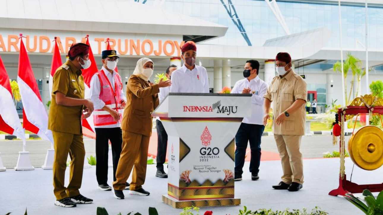Bupati Fauzi dampingi Presiden Jokowi Resmikan Bandara Trunojoyo.