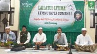 Ngaji bersama Kiai Hantok Sudarto dalam kegiatan Lailatul Ijtima' LTMNU Kota Sumenep.