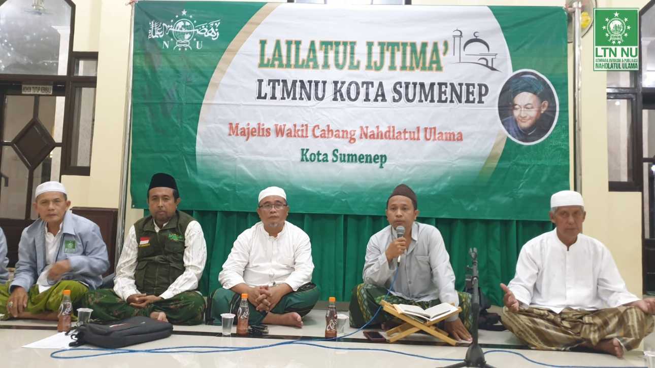 Ngaji bersama Kiai Hantok Sudarto dalam kegiatan Lailatul Ijtima' LTMNU Kota Sumenep.