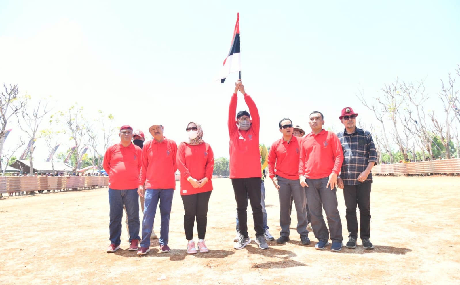 Bupati Fauzi didampingi Forkopimda, Kadisparbud dan Ketua AKD Sumenep, melepas kejuaraan Kerapan Sapi 2023.