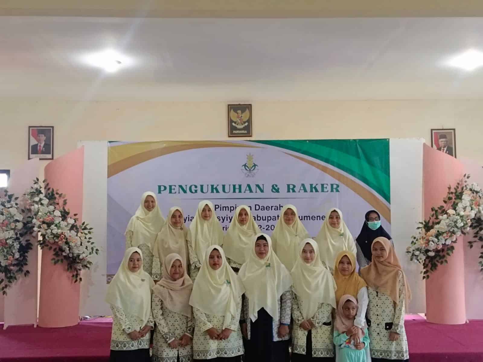 Pengurus Daerah Nasyiatul Aisyiyah Sumenep, foto bersama usai acara Pengukuhan dan Raker.