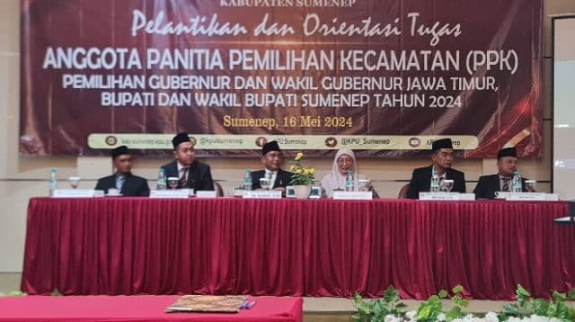 KPU Sumenep bersama Wakil Bupati dalam acara Pelantikan PPK.