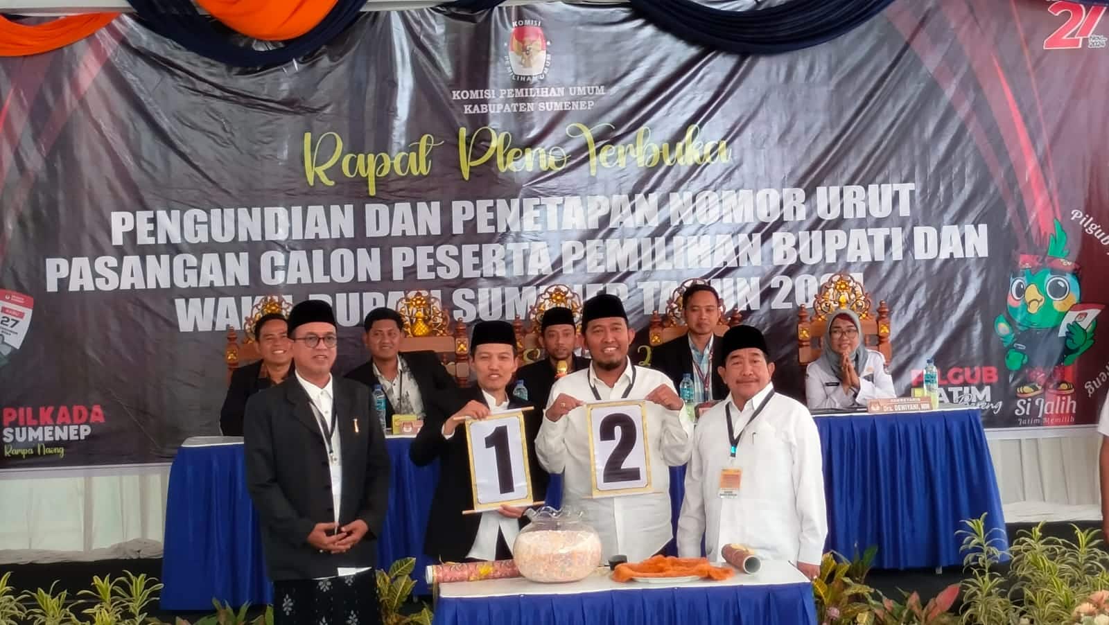 Pengambilan nomor urut Paslon Bupati dan Wakil Bupati Sumenep untuk Pilkada 2024.