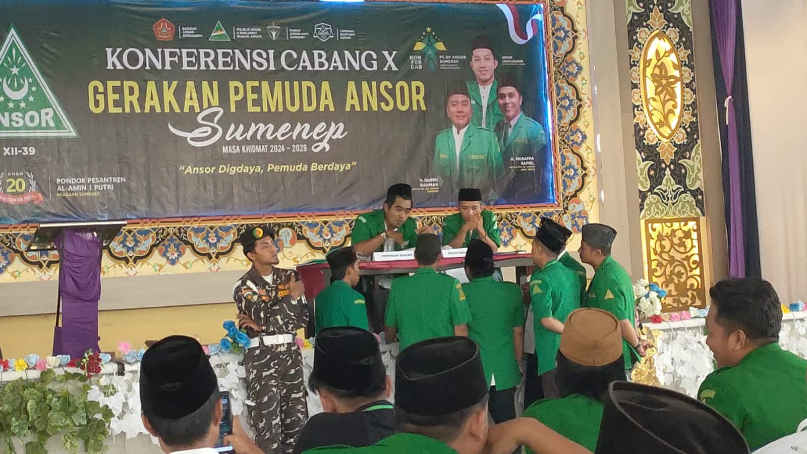 Sejumlah Kader Ansor tak digubris saat melakukan interupsi pada pimpinan sidang.