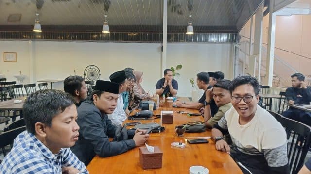 Suasana ngopi bareng Kapolres Sumenep dan DPC PWRI Sumenep.