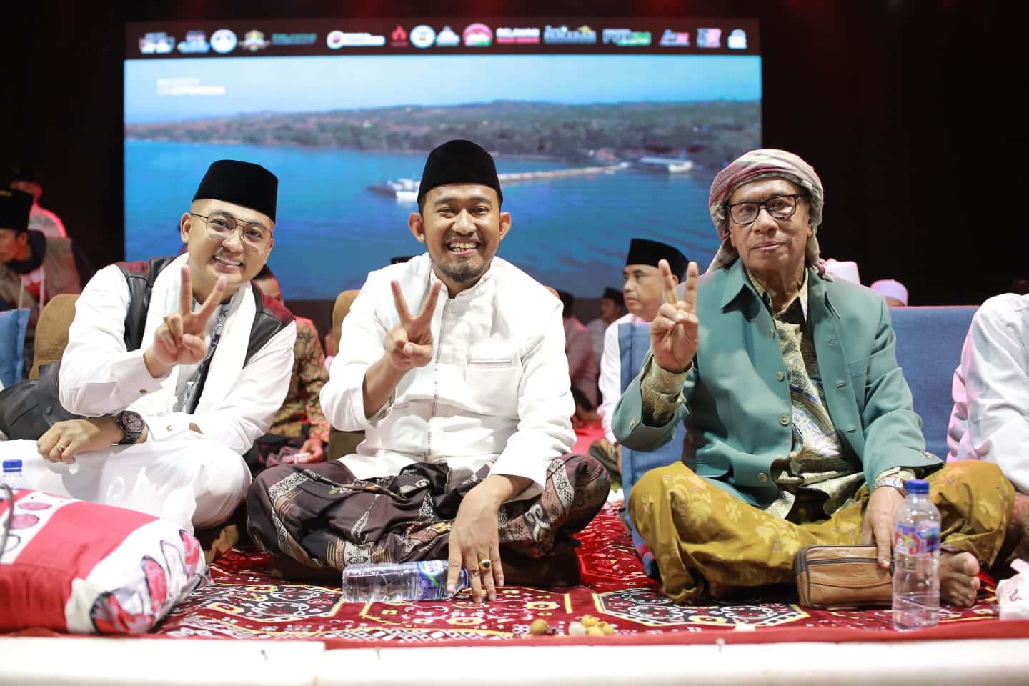 Faham Bersholawat di lapangan saronggi bersama KH Ramdlan Siraj.