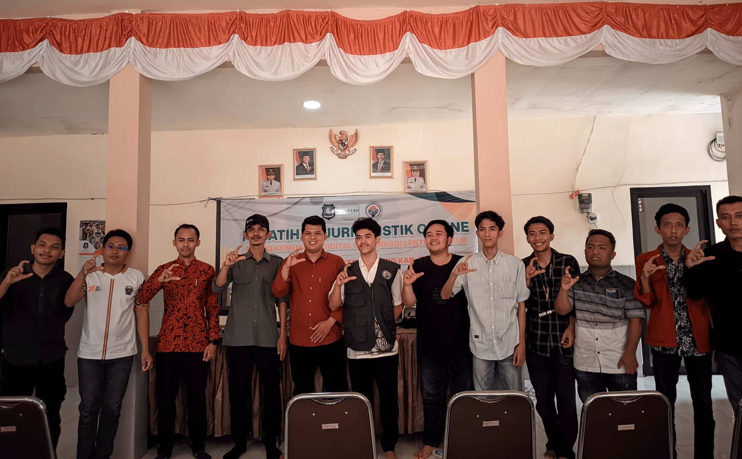 Foto bersama usai pelatihan jurnalistik yang digelar oleh RKDD Lenteng Timur.