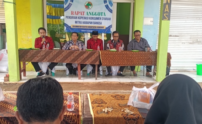 Rapat Anggota Pendirian Koperasi yang diinisiasi Pendamping Sosial PKH Bluto.