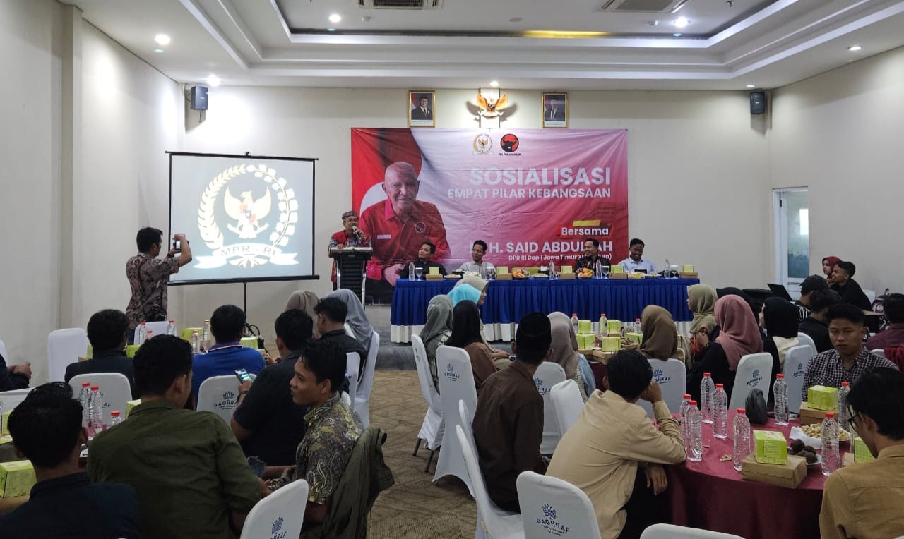 Sosialisasi Empat Pilar Kebangsaan bersama sejumlah mahasiswa di Sumenep.