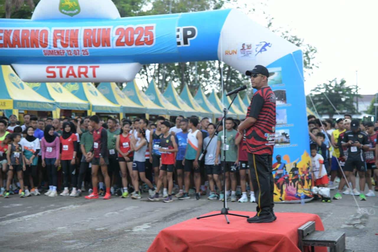 Bupati Fauzi saat membuka Soekarno Fun Run 2025.