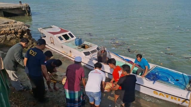 Proses pemulangan jenazah ke Pulau Masalembu.