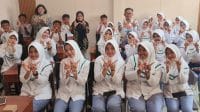 Foto bersama siswa SMA Kesehatan Mulia Husada dan Tim Dosen Unija Sumenep.
