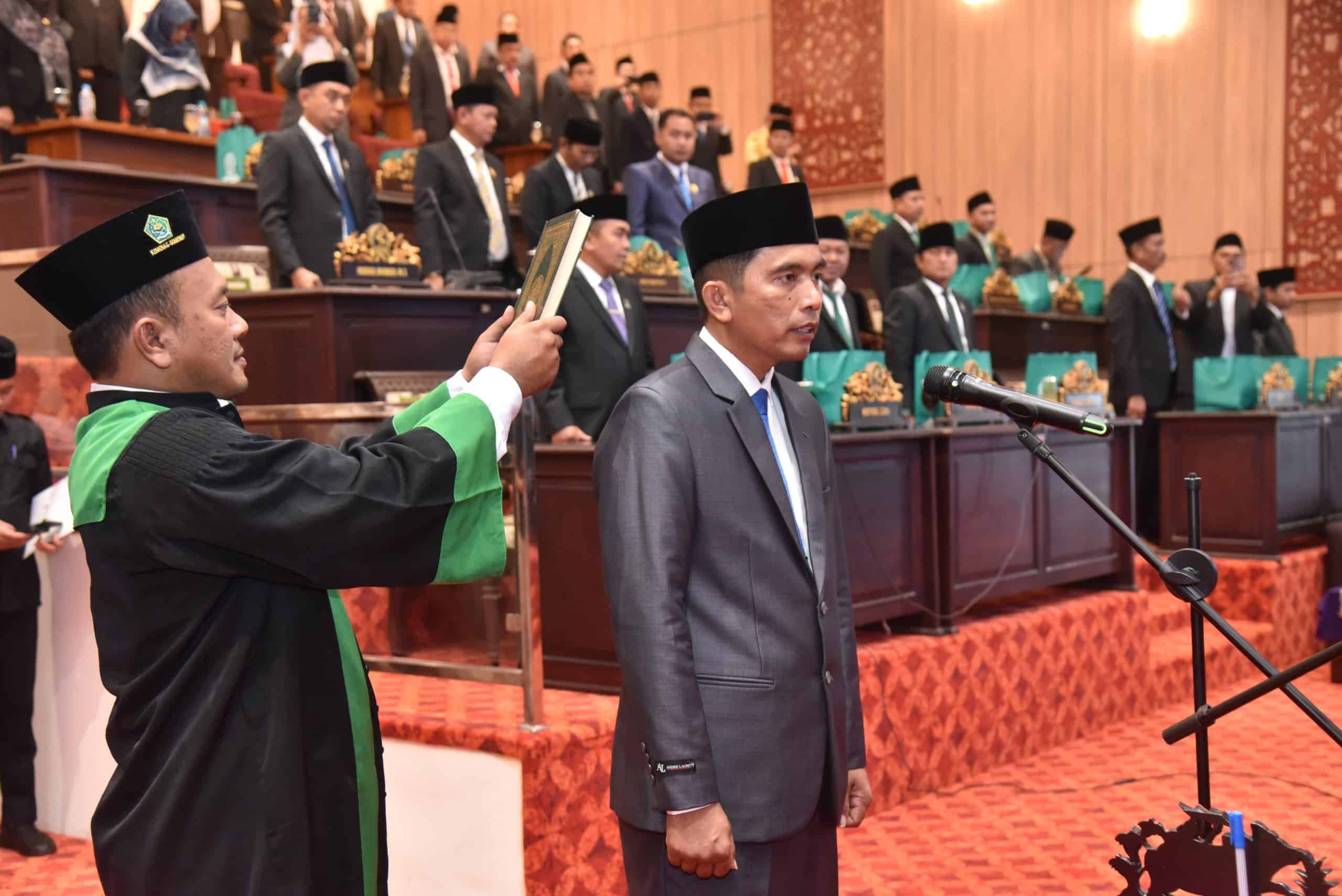 Proses Pelantikan Hairul Anam menjadi Anggota DPRD Sumenep PAW.