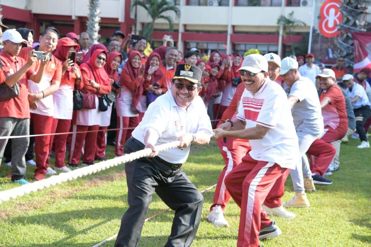 Wabup Sumenep bersama Forkopimda ikut memeriahkan lomba HUT ke - 80 Republik Indonesia.