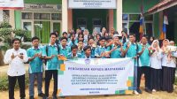 Dosen Unija Sumenep foto bersama siswa SMK Nurus Shobah.