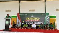 Ketua GP Ansor Sumenep, KH Qumri Rahman, saat memberikan sambutan di pembukaan Musyawarah Ketrja Ansor.