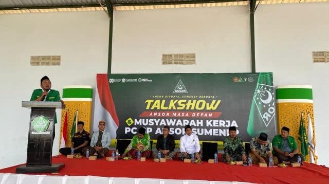 Ketua GP Ansor Sumenep, KH Qumri Rahman, saat memberikan sambutan di pembukaan Musyawarah Ketrja Ansor.
