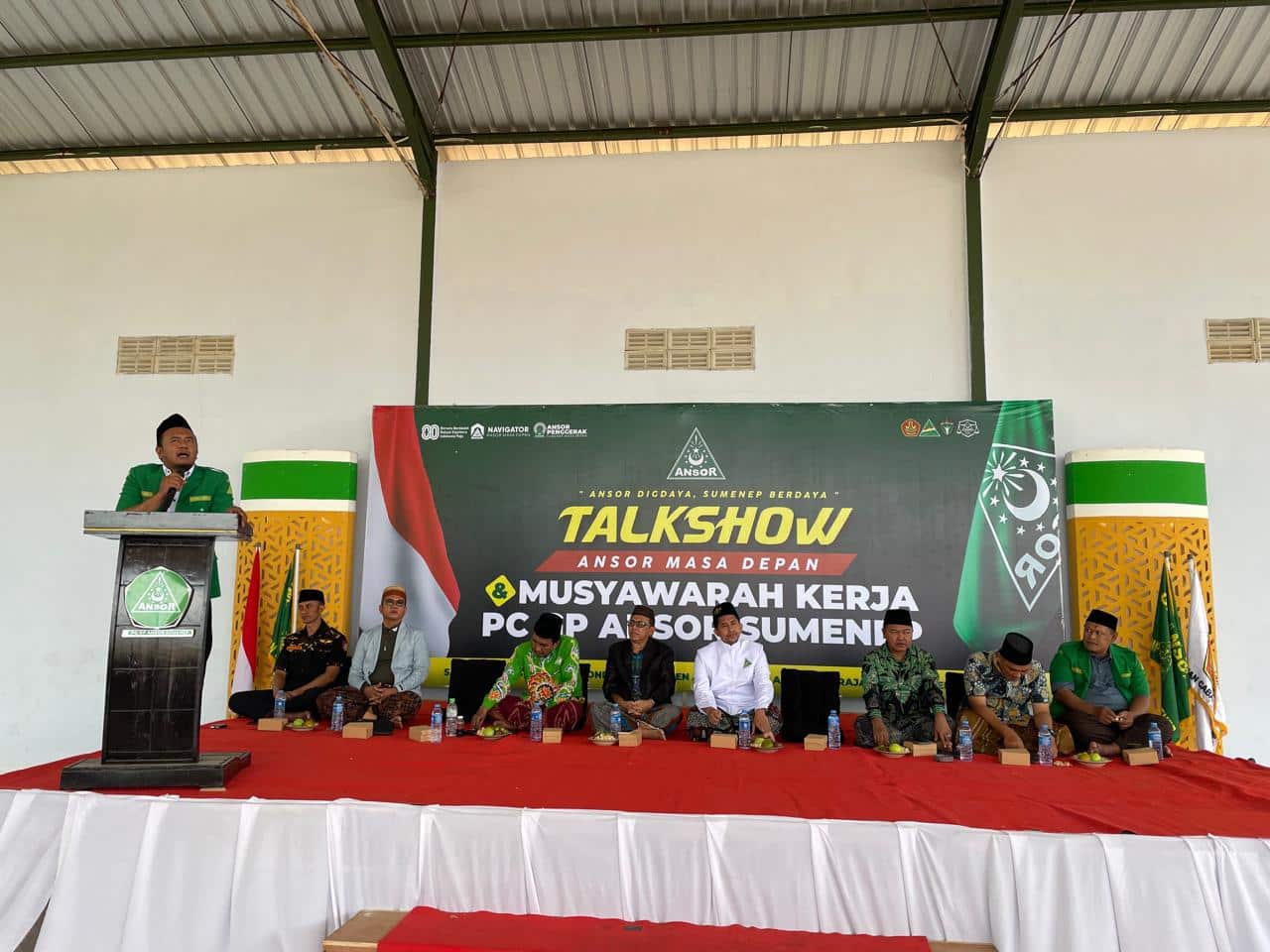 Ketua GP Ansor Sumenep, KH Qumri Rahman, saat memberikan sambutan di pembukaan Musyawarah Ketrja Ansor.