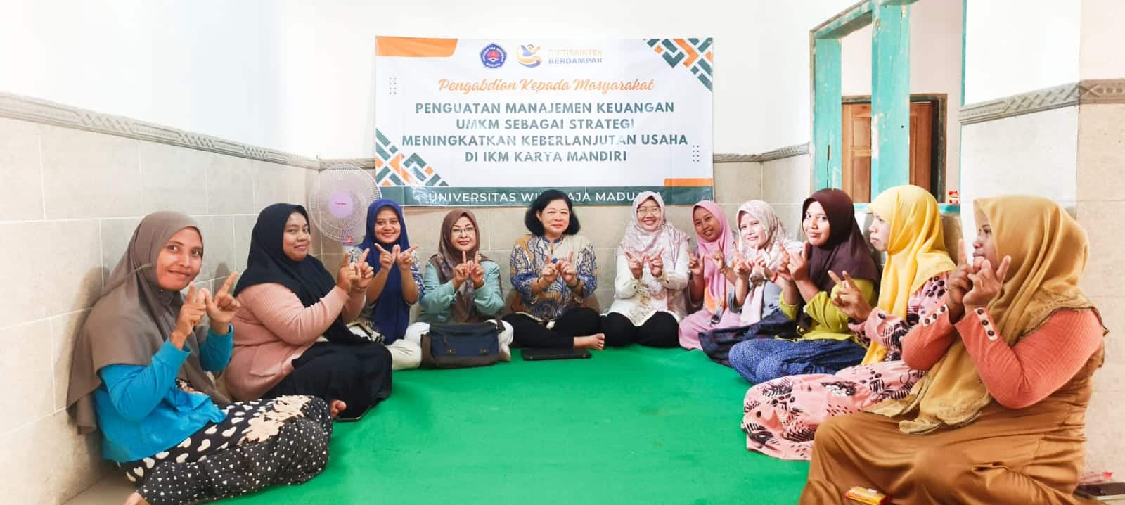 Dosen Unija Sumenep bersama IKM Karya Mandiri.