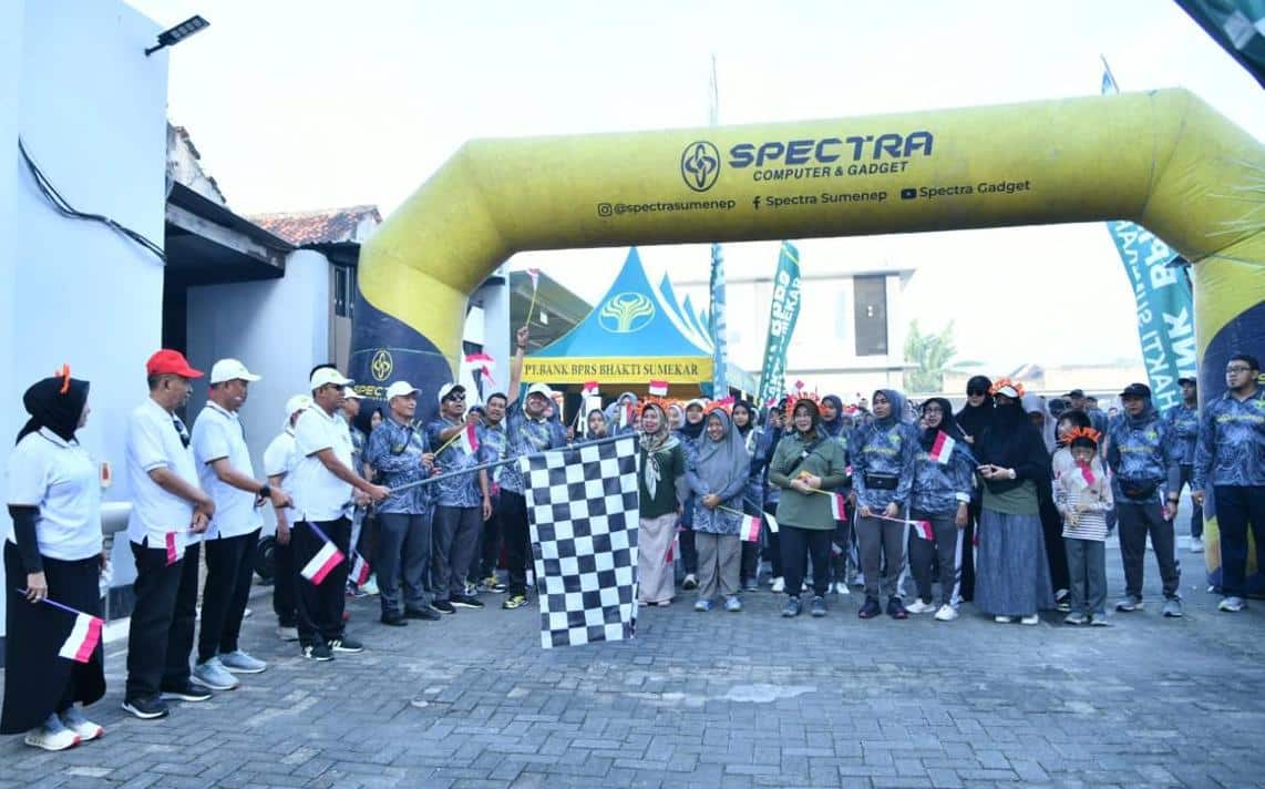 BPRS Bhakti Sumekar Gelar Jalan Sehat Meriahkan HUT ke-80 RI.