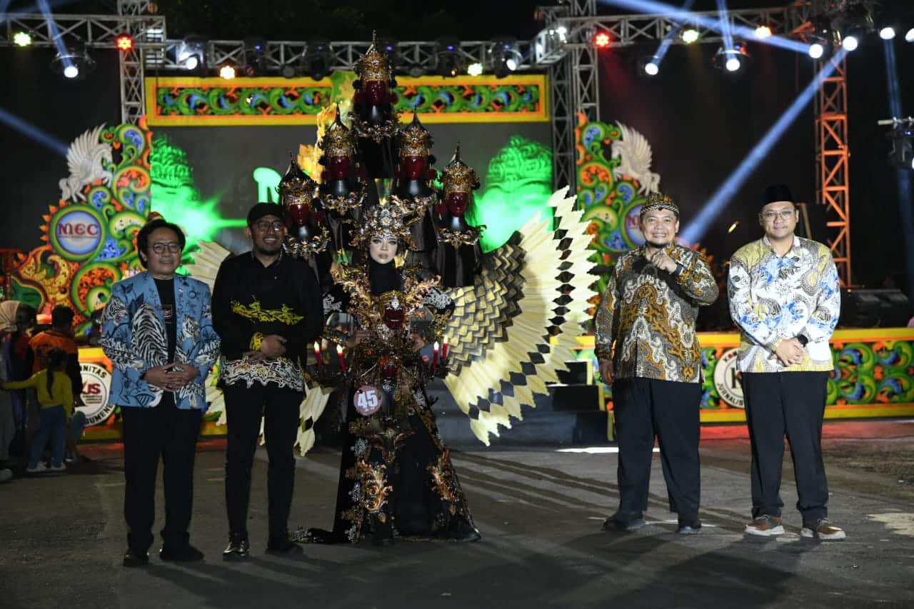 Foto bersama Deputi, Bupati Sumenep bersama salah satu peserta MEC 2025.
