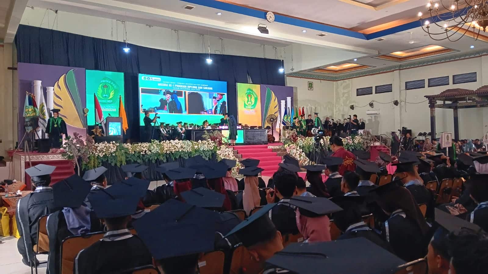 Prosesi Wisuda 2025 Universitas PGRI (UPI) Sumenep.